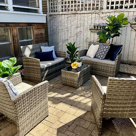3 Bedroom Spacious Home In Ideal Location W Free Parking Back Yard Pets Welcome Chicago Exteriör bild