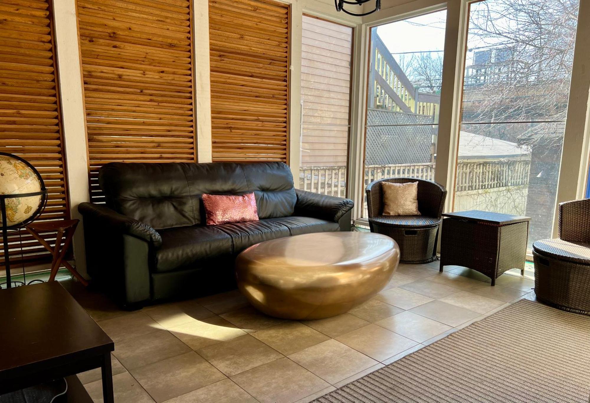 3 Bedroom Spacious Home In Ideal Location W Free Parking Back Yard Pets Welcome Chicago Exteriör bild