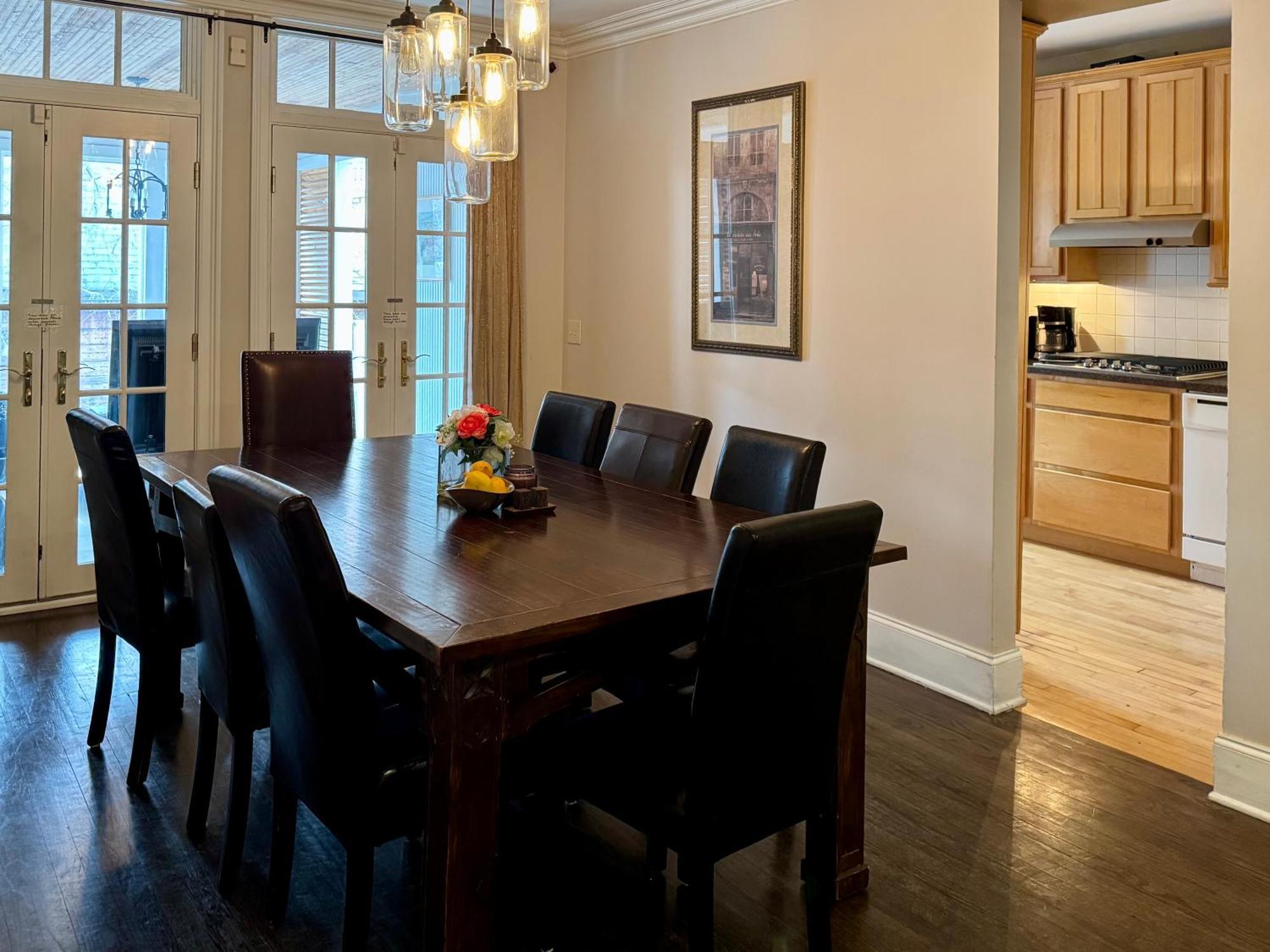 3 Bedroom Spacious Home In Ideal Location W Free Parking Back Yard Pets Welcome Chicago Exteriör bild