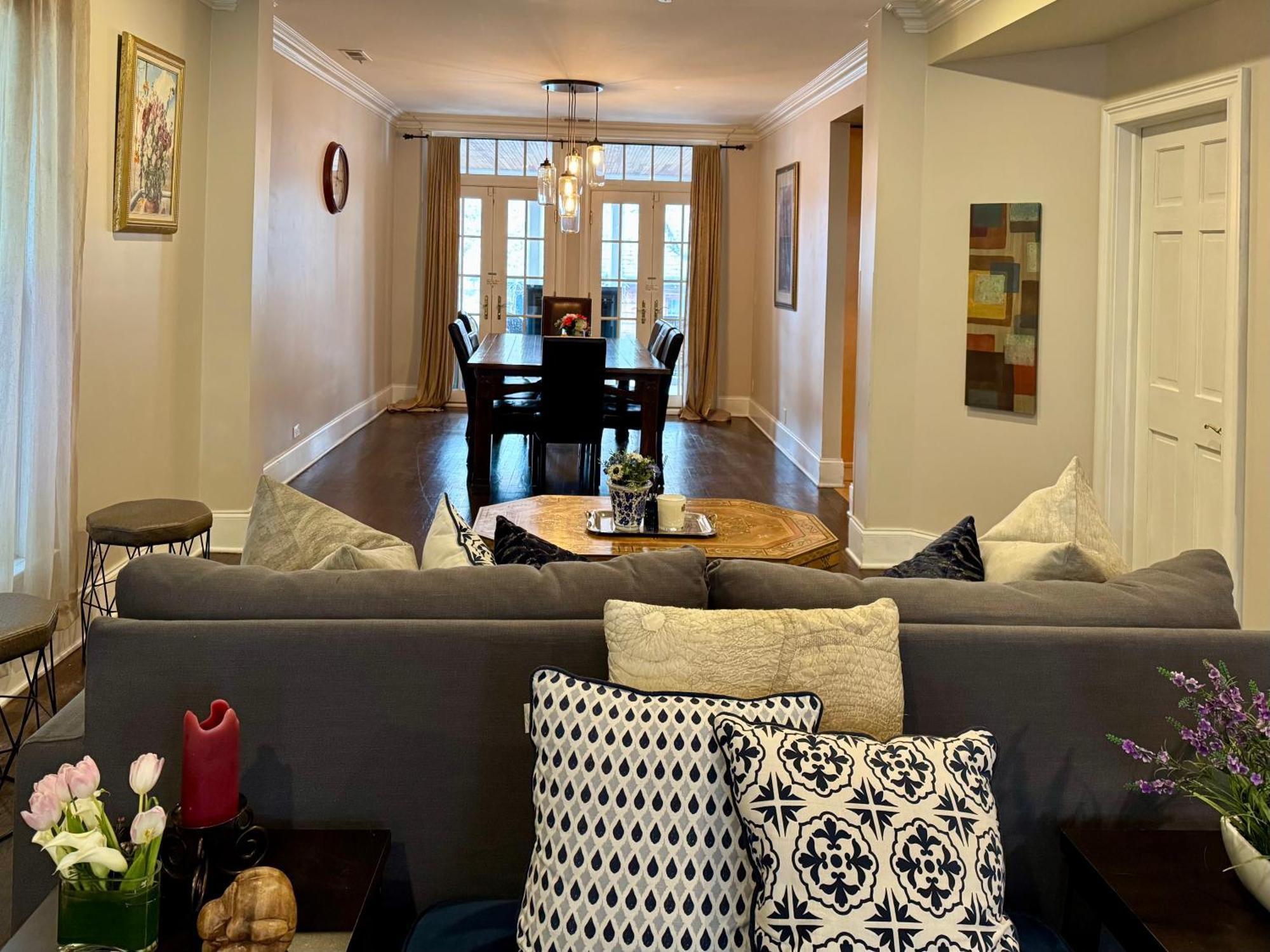 3 Bedroom Spacious Home In Ideal Location W Free Parking Back Yard Pets Welcome Chicago Exteriör bild