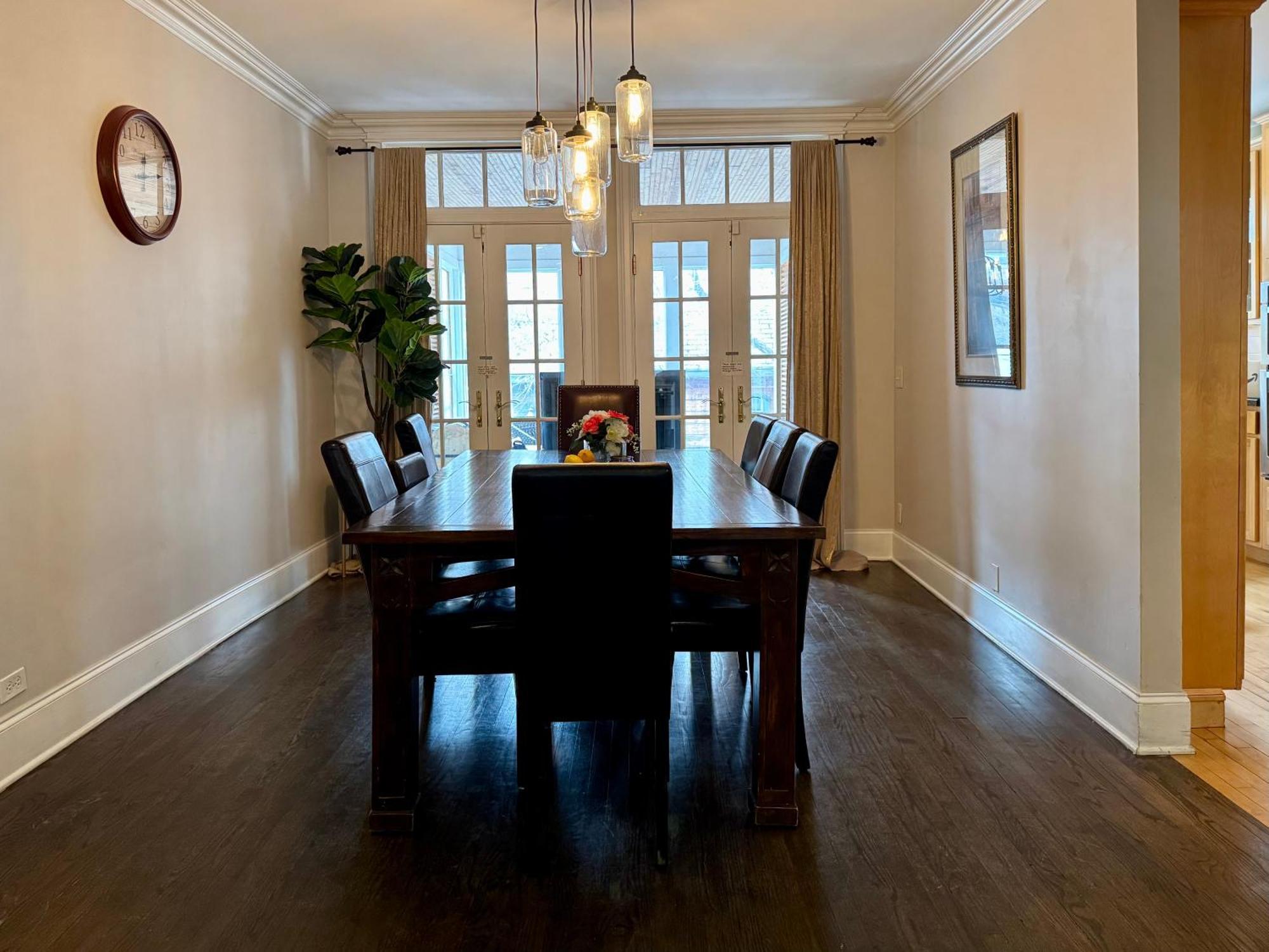 3 Bedroom Spacious Home In Ideal Location W Free Parking Back Yard Pets Welcome Chicago Exteriör bild