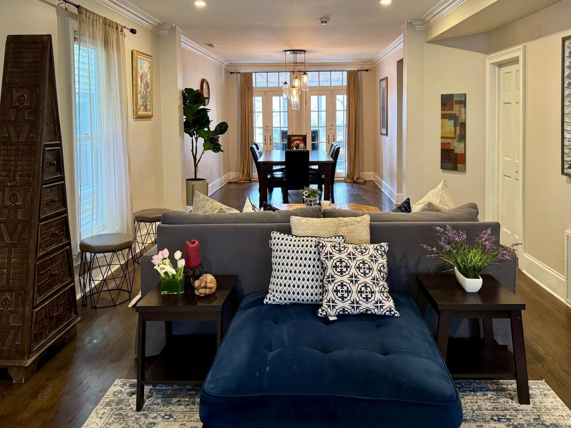 3 Bedroom Spacious Home In Ideal Location W Free Parking Back Yard Pets Welcome Chicago Exteriör bild