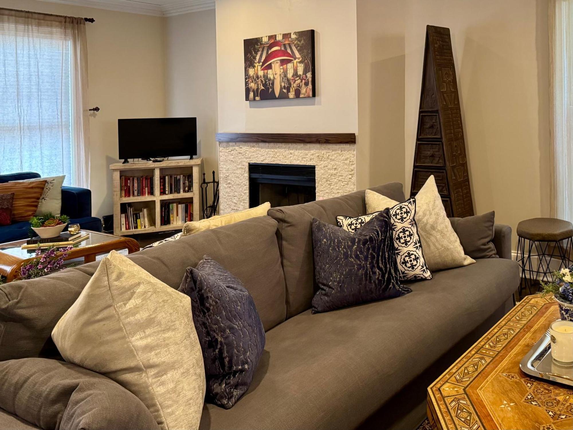 3 Bedroom Spacious Home In Ideal Location W Free Parking Back Yard Pets Welcome Chicago Exteriör bild