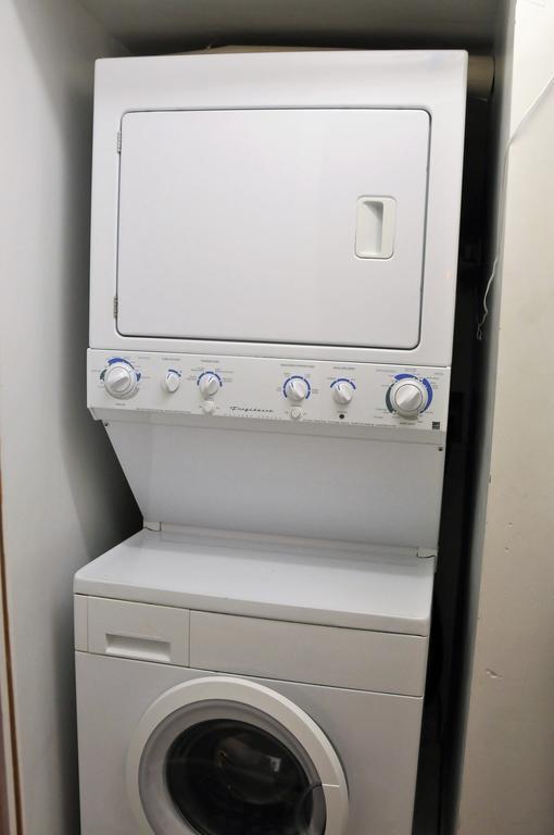 3 Bedroom Spacious Home In Ideal Location W Free Parking Back Yard Pets Welcome Chicago Exteriör bild