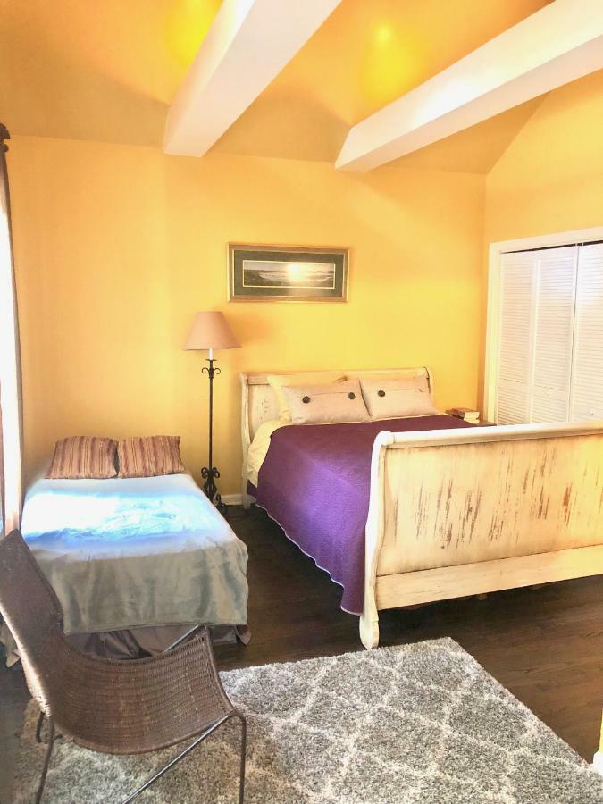 3 Bedroom Spacious Home In Ideal Location W Free Parking Back Yard Pets Welcome Chicago Exteriör bild