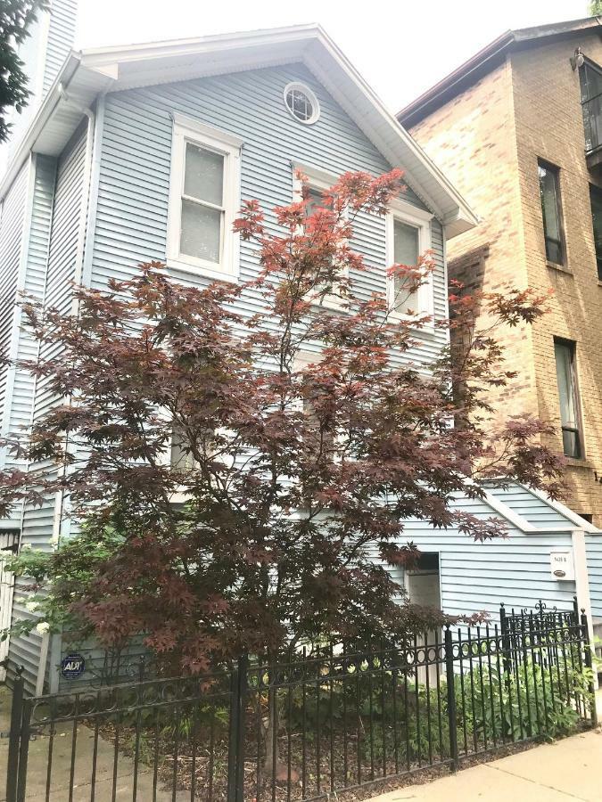 3 Bedroom Spacious Home In Ideal Location W Free Parking Back Yard Pets Welcome Chicago Exteriör bild